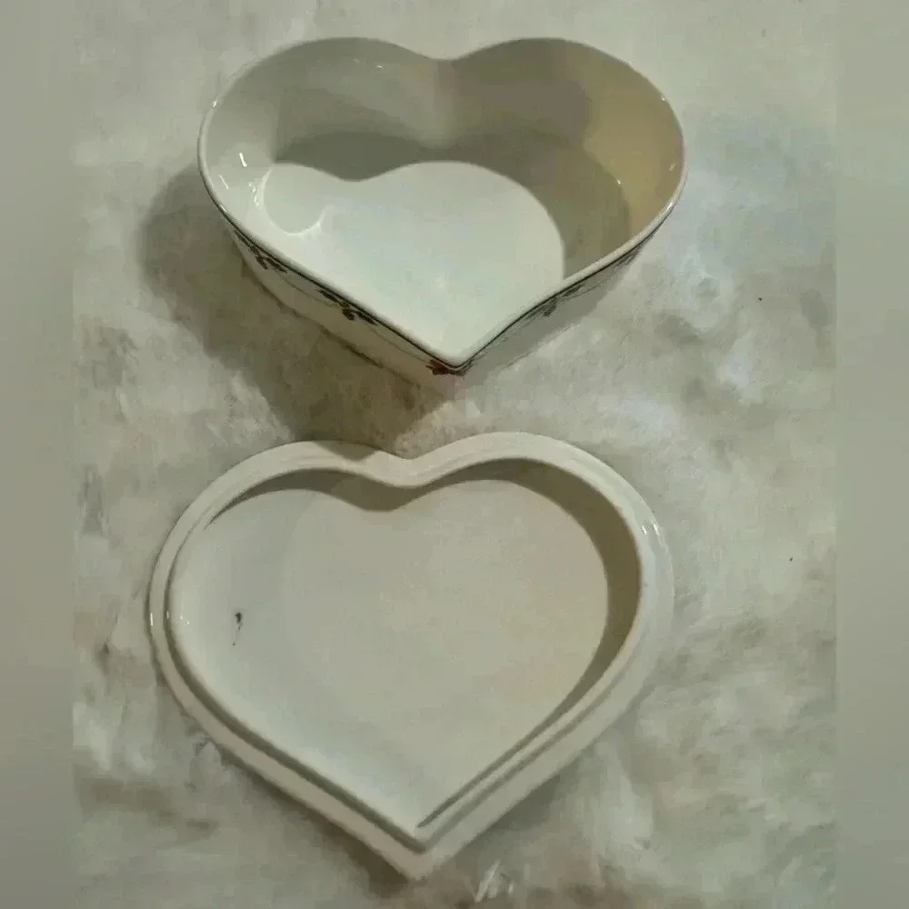 Vintage Little Drummer Bear Heart Shaped Jewelry Holder Trinket Box Christmas